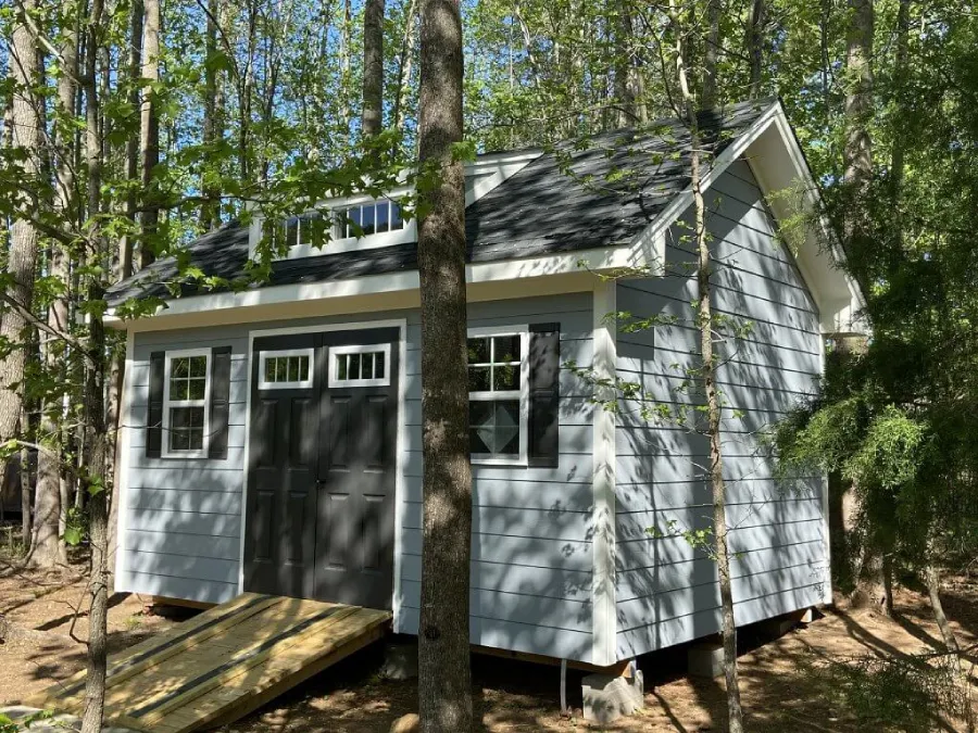 shed that has been maintained and is in good conditions